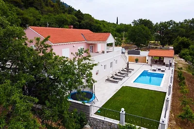 Villa in Gruda mit Swimmingpool