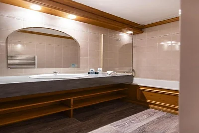 Vier-Gäste-Bereich mit Sauna und Pool