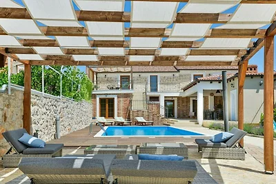 Villa in pietra Anita con piscina