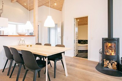 Modernes Ferienhaus mit Whirlpool in Løkken