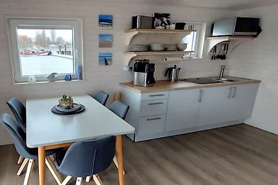 Hausboot in Stralsund mit Schwimmbecken