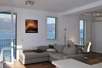 Casa Vacanze a Porto Valtravaglia per 8...