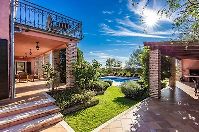Villa in Pinezici met zwembad