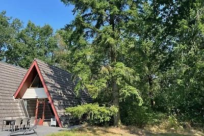 Ferienhaus eines üppigen Waldes in Limburg