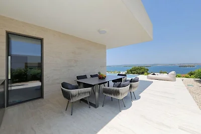 Villa in Tkon mit Schwimmbecken