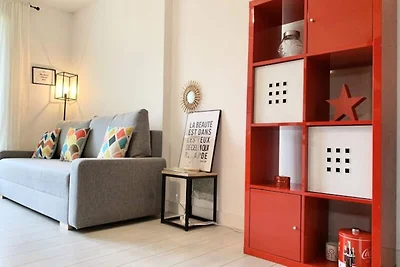 Studio-Schlafsofa in der Nähe der Gem Station