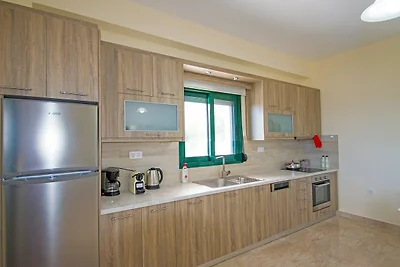 Huis bij Souda Strand met Zwembad