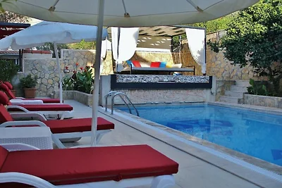 Villa in Kalkan mit Schwimmbecken
