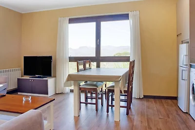 Moderne Wohnung in Parres mit Garten