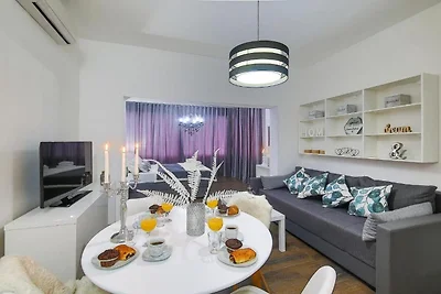 Five bedroom Villa