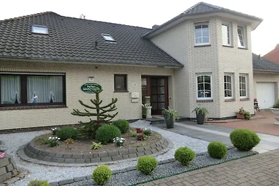 A in het huis in de rozentuin