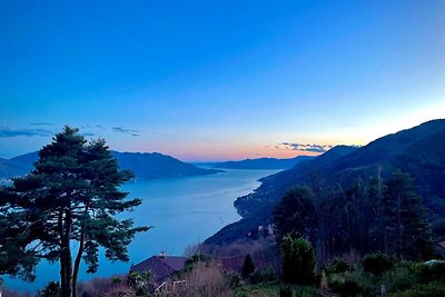 Casa vacanza con giardino e panorama lago