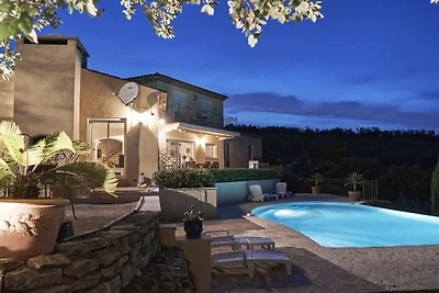 Villa in Les Issambres mit Schwimmbecken