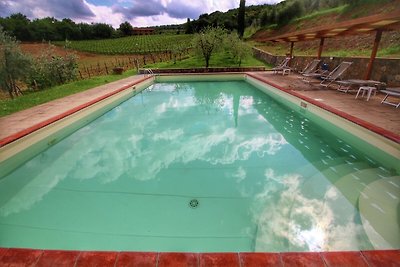 Schöner Bauernhof mit Pool in Bucine