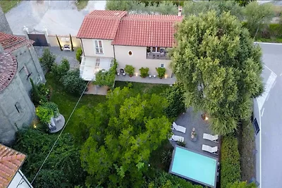 Villa in Montecarlo mit privatem Pool