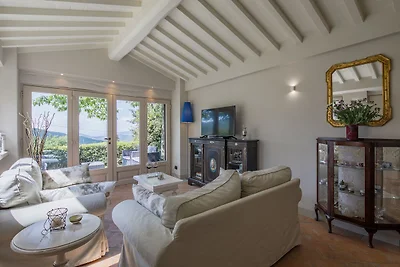 Verlockendes Ferienhaus in Cortona mit Pool