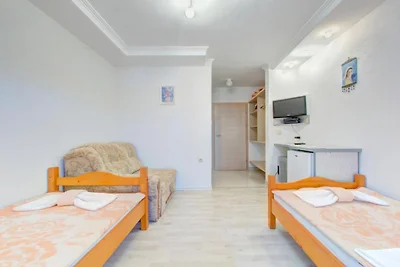 Glory Sanctuary Retreat - Twin room with balc...