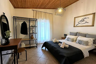 Villa in Margarites mit Pool und Bergblick
