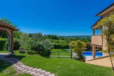 Villa in Kršan mit Schwimmbecken