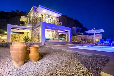 Villa in Kalythie mit Pool