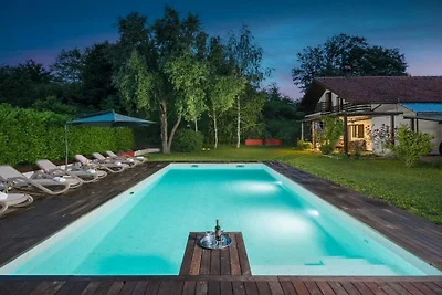 Villa in Cerovlje met zwembad