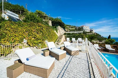 Villa in Maiori mit Pool und Meerblick