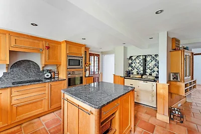 Pet-Friendly Holiday Home with Scenic Views, ...