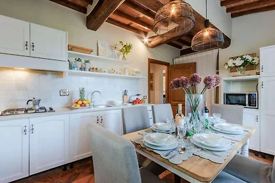 Villa in Monte San Quirico mit Garten