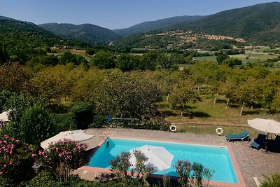 Schönes Ferienhaus mit Pool in Monterchi