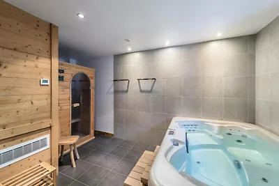 Chalet in Courchevel mit Skizugang und Spa