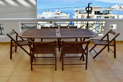 Gerהumiges Apartment mit Meerblick in Saranda