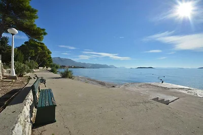 LaidBack Apartments - One Bedroom Apartment w...