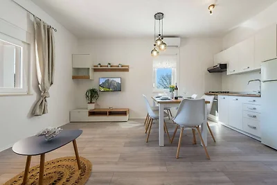 Familieverblijf met zwembad in Skabrnja