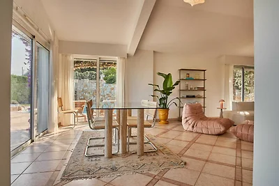 Villa con aria condizionata, piscina e jacuzz...