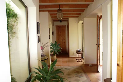 Helle Villa im amerikanischen Stil mit Pool