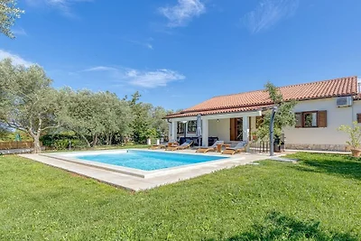 Agatta mit privatem Pool