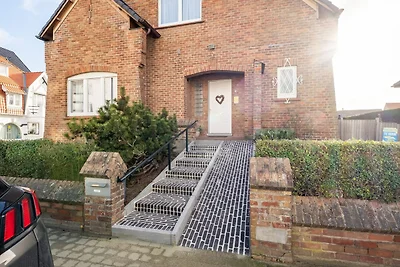 Villa in Koksijde f�r neun Personen