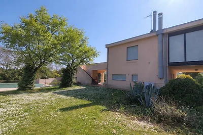 Elegante Villa mit Pool