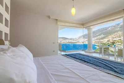 Villa in Kalkan mit Schwimmbecken