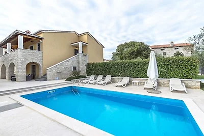 Villa in Vrsar with swimming pool