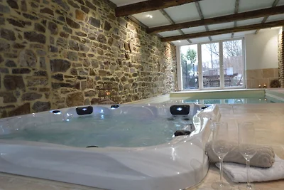 Gemütliches Ferienhaus in Theux mit Pool
