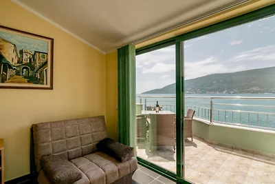 Amor Residence - One Bedroom Apartment with T...