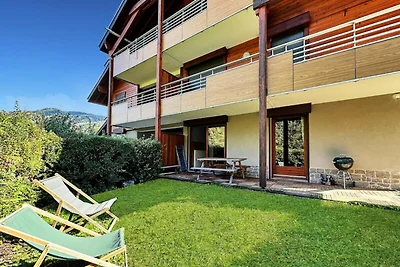 Appartement in Les Carroz met privétuin