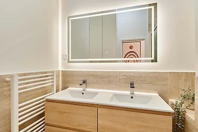 Elegante apartamento con aire acondicionado e...