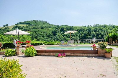 Ruhiges Ferienhaus in Urbino mit eigenem Pool