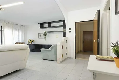 Wohnung in Bari mit Balkon und Parken