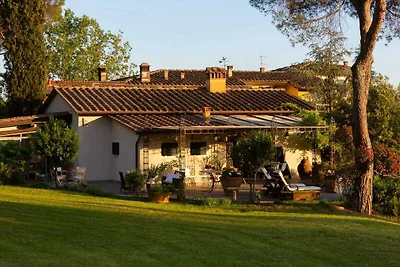 Villa romantica a Pescia con piscina