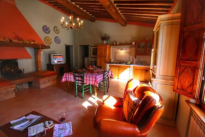 Moderno agriturismo con piscina a Montalcino