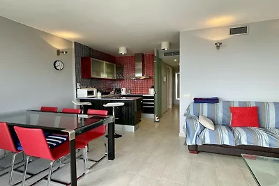 Apartment for 6 people near sand beach