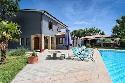 Villa in Valtura mit Schwimmbecken